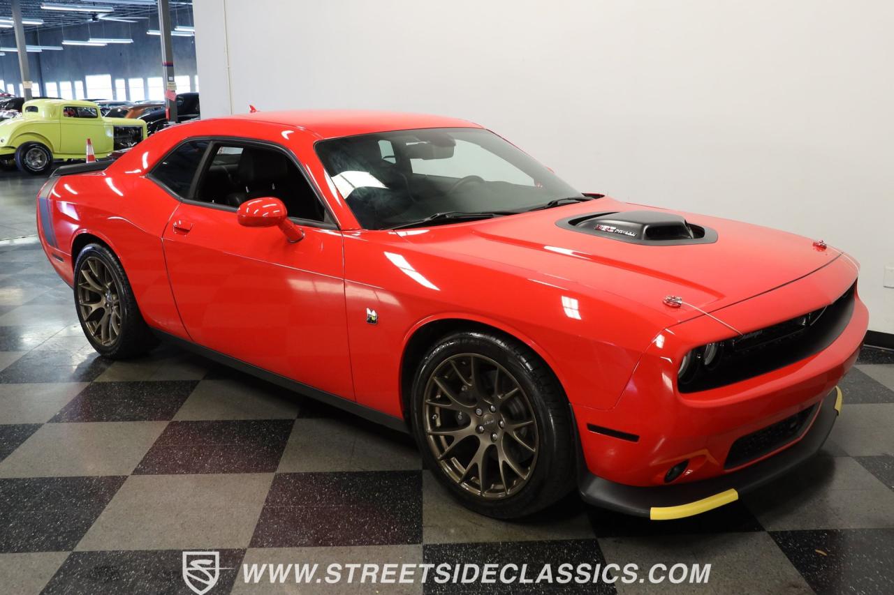 2016 Dodge Challenger R/T Scat Pack 392 Shaker