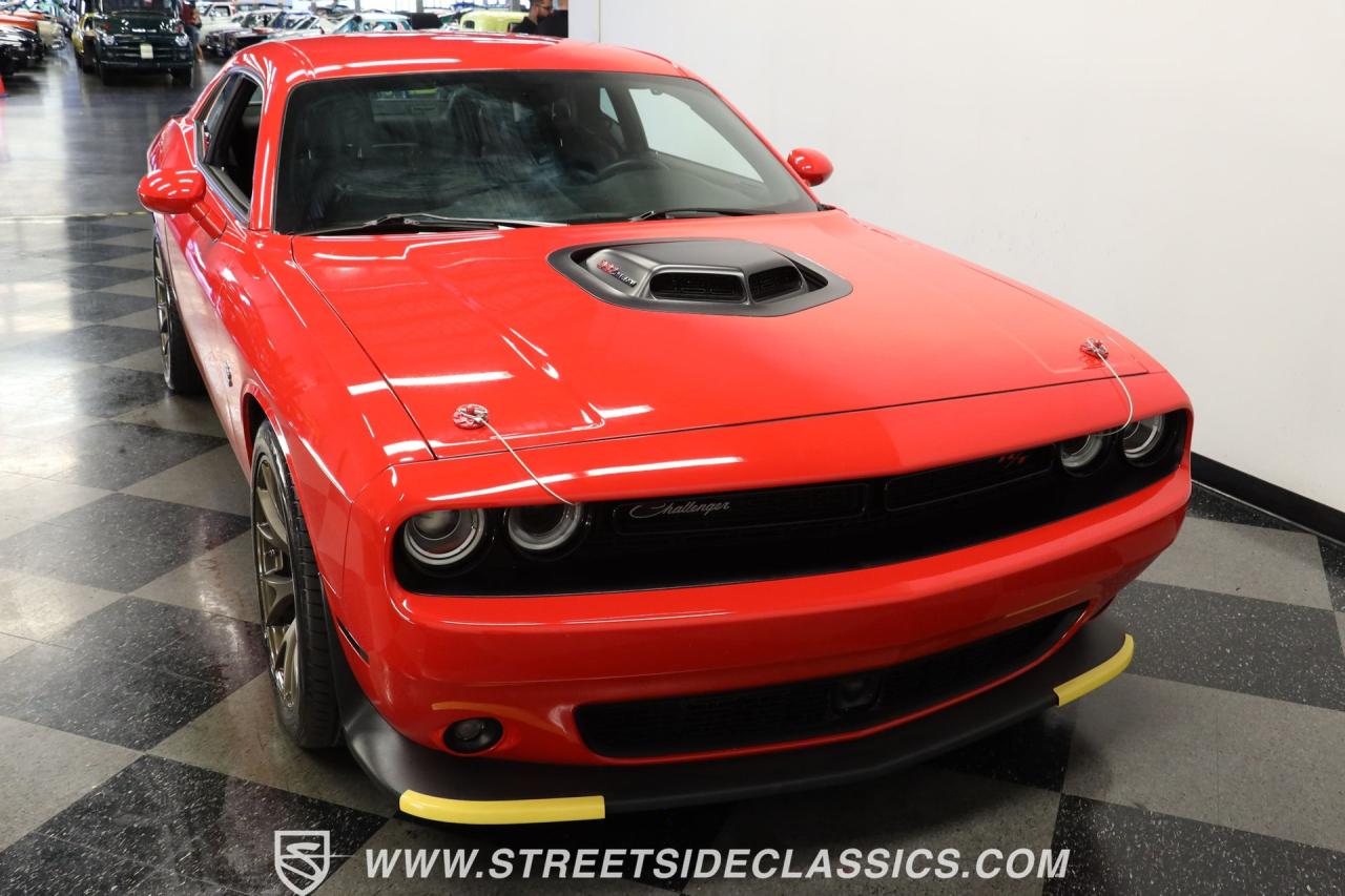2016 Dodge Challenger R/T Scat Pack 392 Shaker