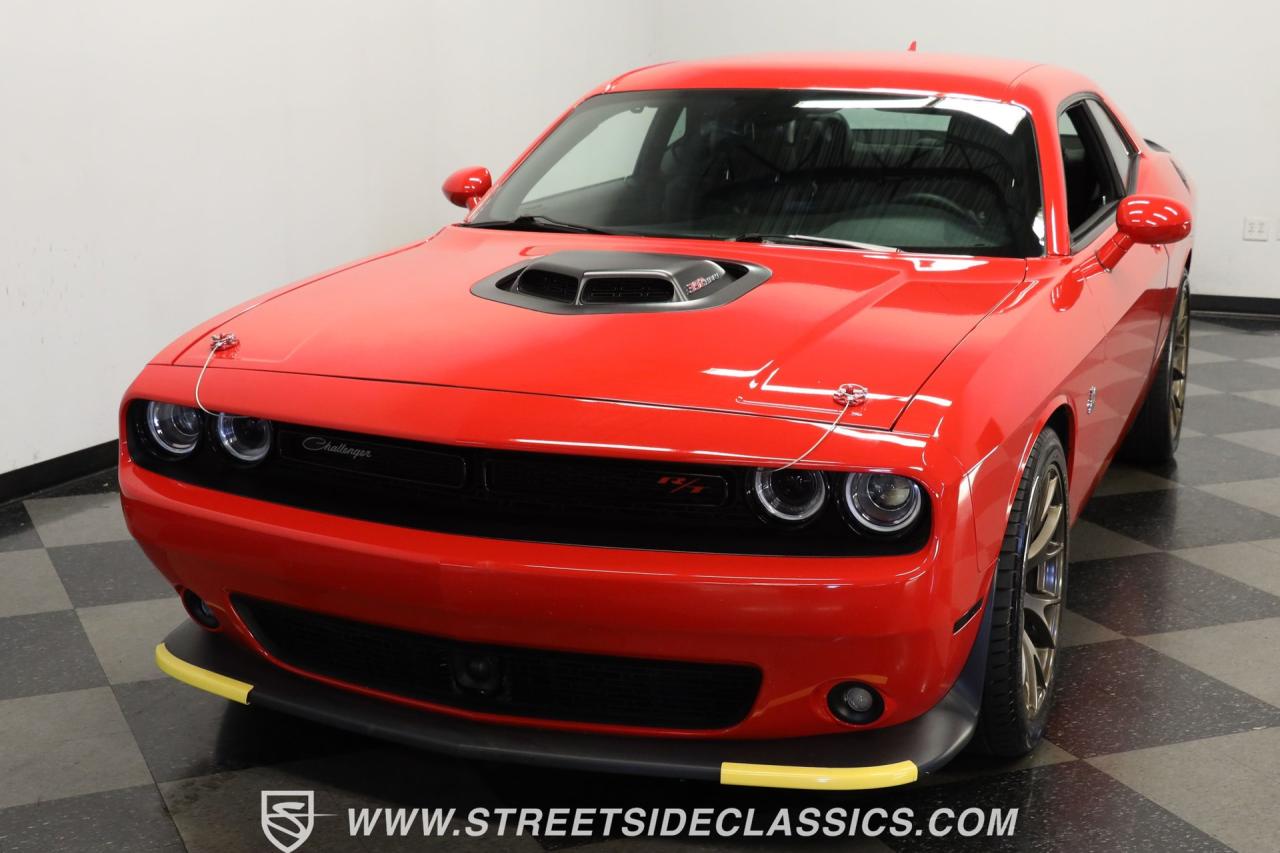 2016 Dodge Challenger R/T Scat Pack 392 Shaker