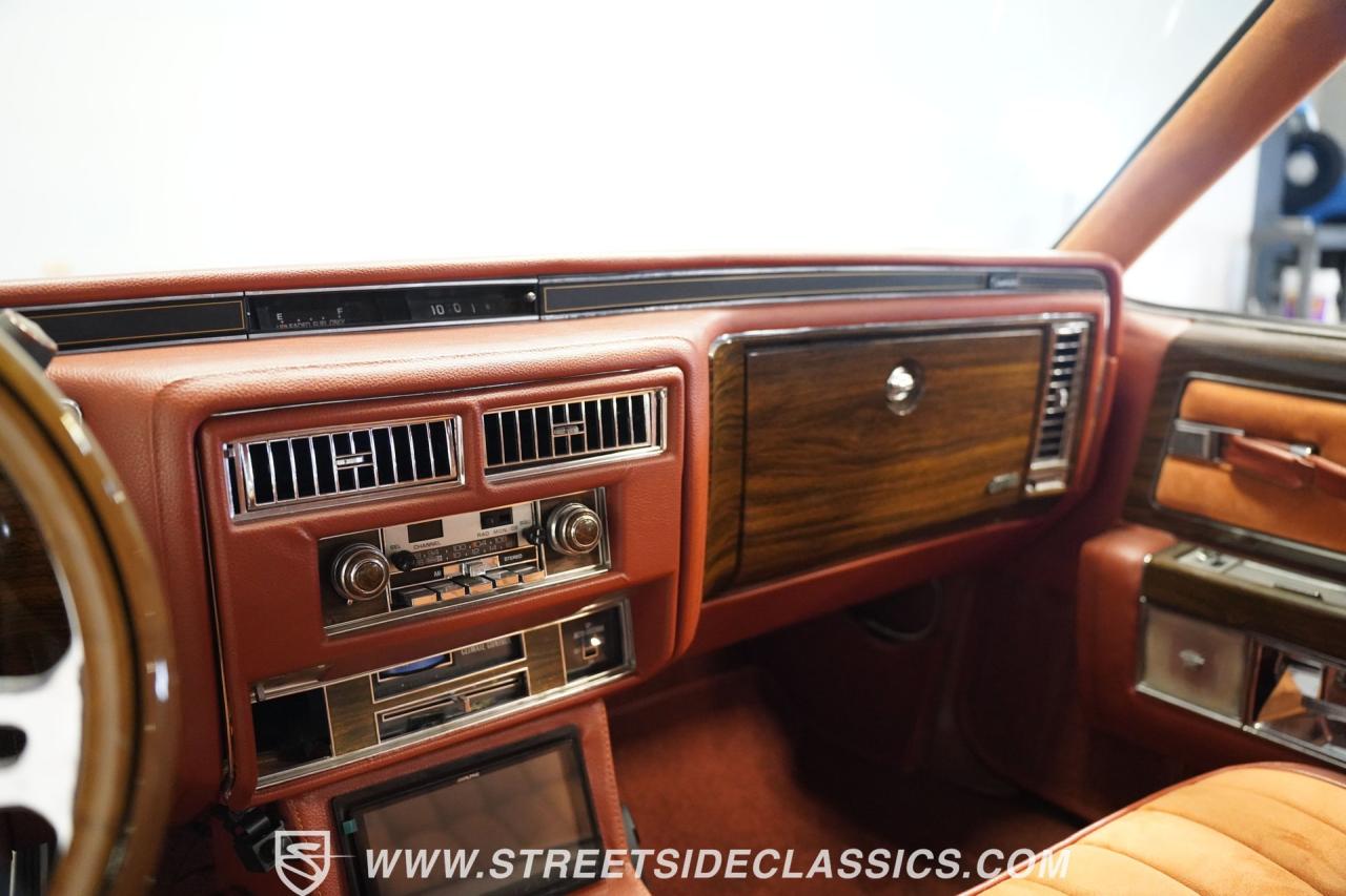 1977 Cadillac Coupe DeVille Lowrider