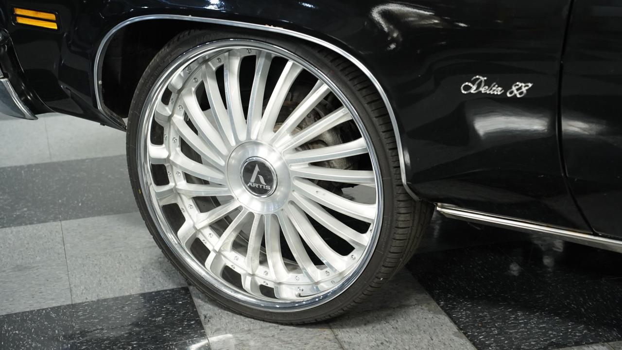 1975 Oldsmobile Delta 88 Royale Convertible