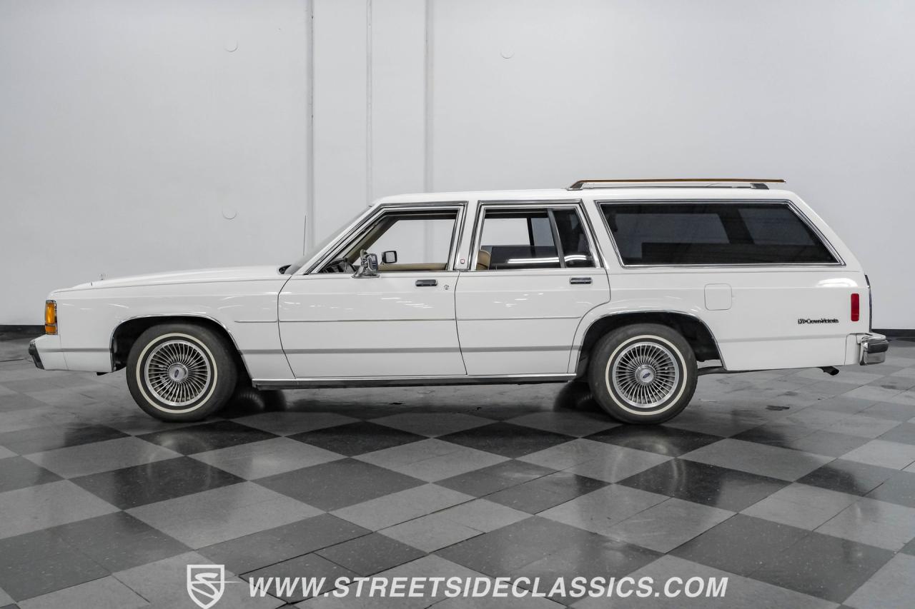 1990 Ford LTD Crown Victoria Wagon