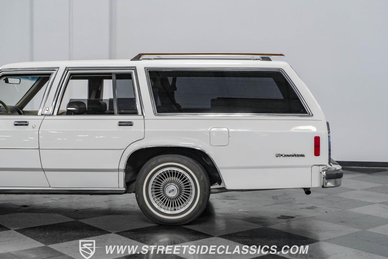 1990 Ford LTD Crown Victoria Wagon