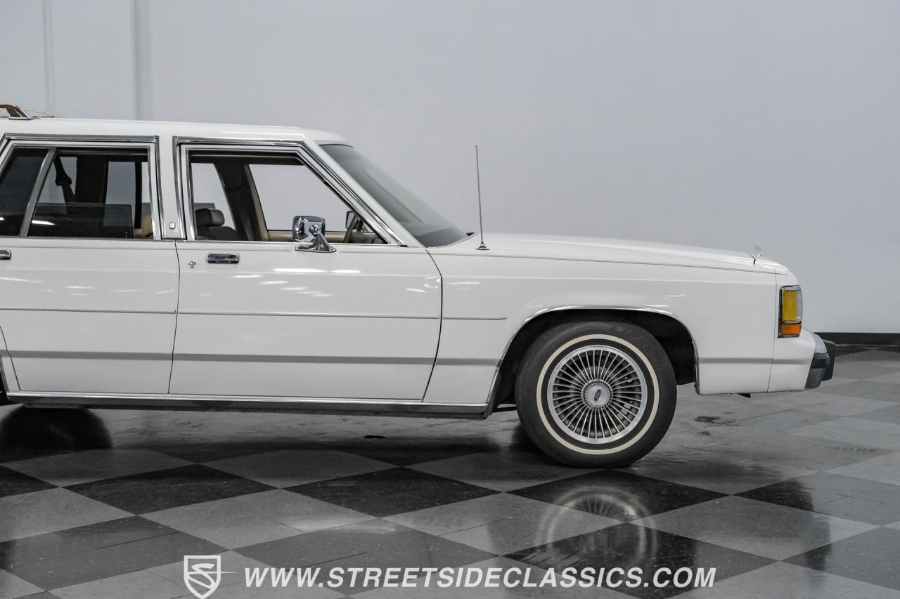 1990 Ford LTD Crown Victoria Wagon