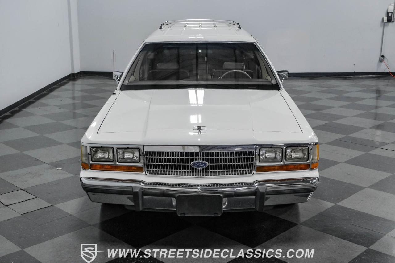 1990 Ford LTD Crown Victoria Wagon