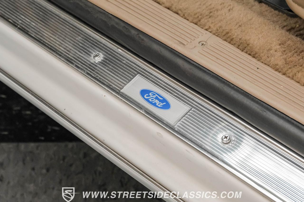 1990 Ford LTD Crown Victoria Wagon