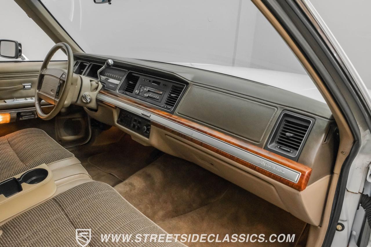 1990 Ford LTD Crown Victoria Wagon