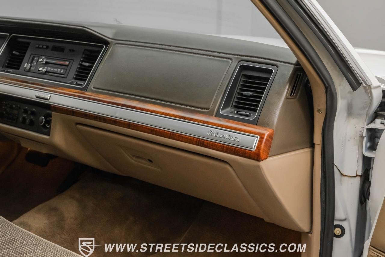 1990 Ford LTD Crown Victoria Wagon