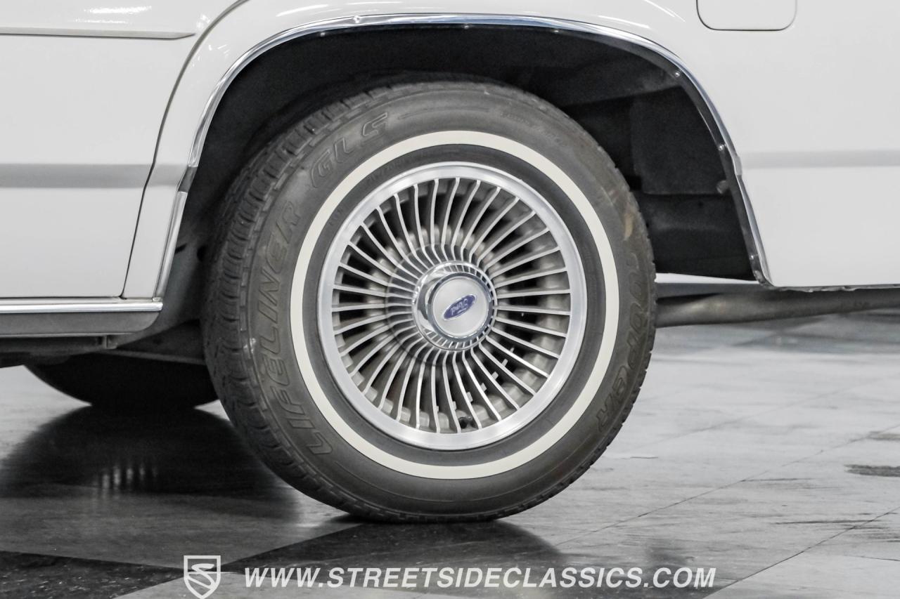 1990 Ford LTD Crown Victoria Wagon