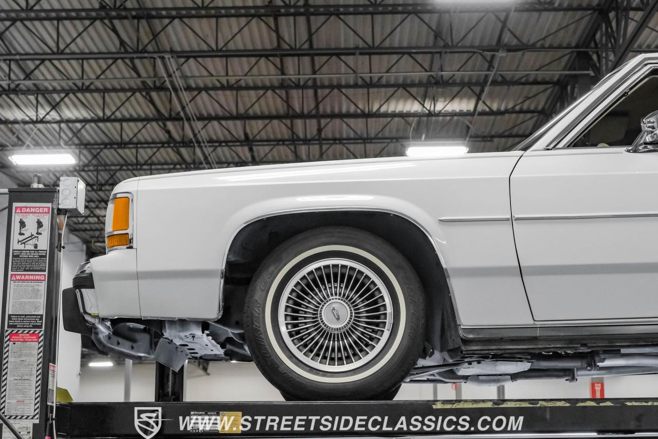 1990 Ford LTD Crown Victoria Wagon