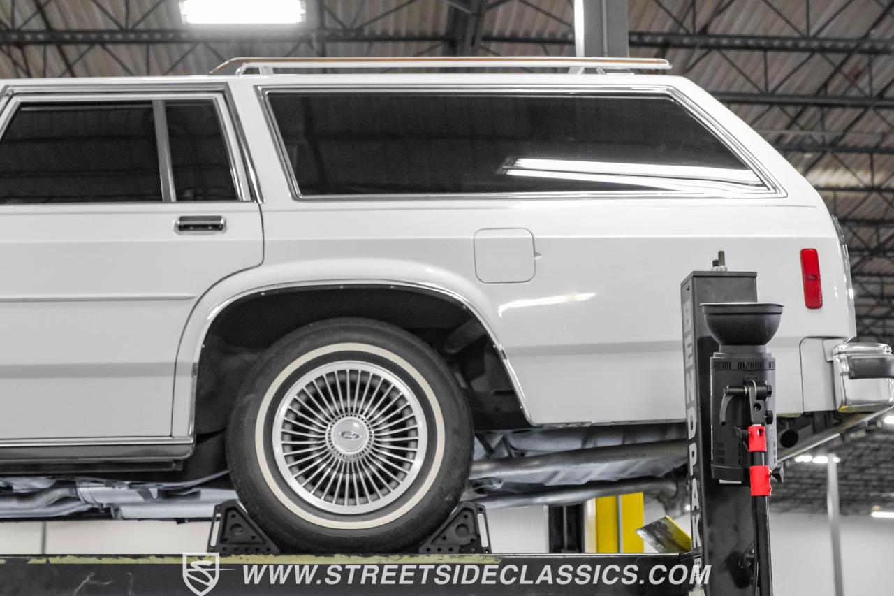 1990 Ford LTD Crown Victoria Wagon