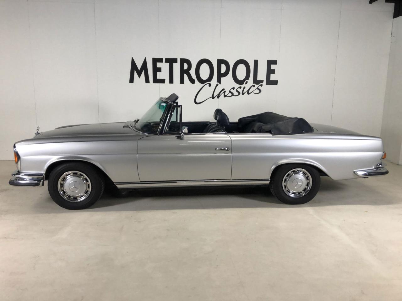 1970 Mercedes - Benz 200 series