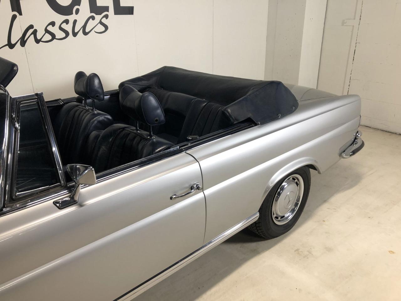 1970 Mercedes - Benz 200 series