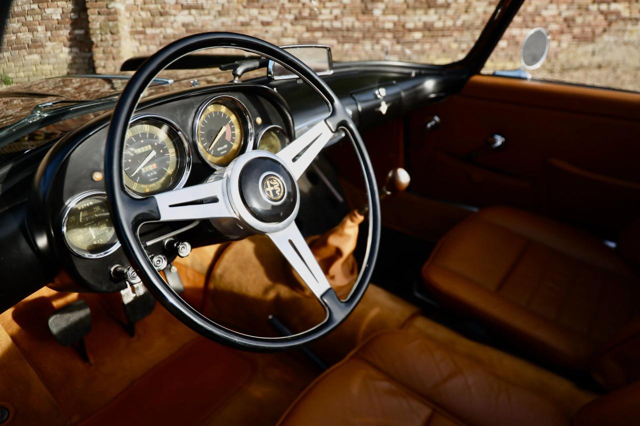 1961 Alfa Romeo 2000 Touring Spider