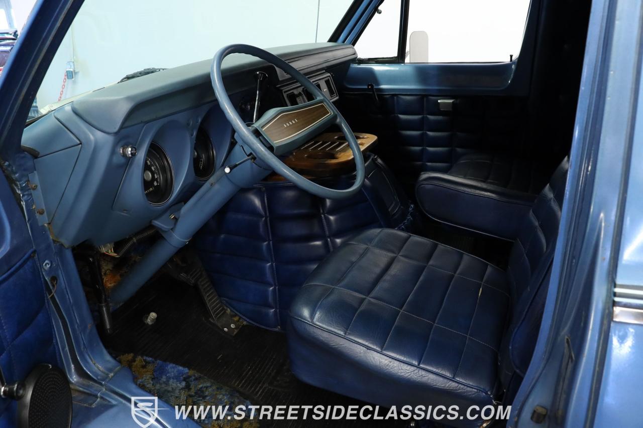 1977 Dodge D200 Van