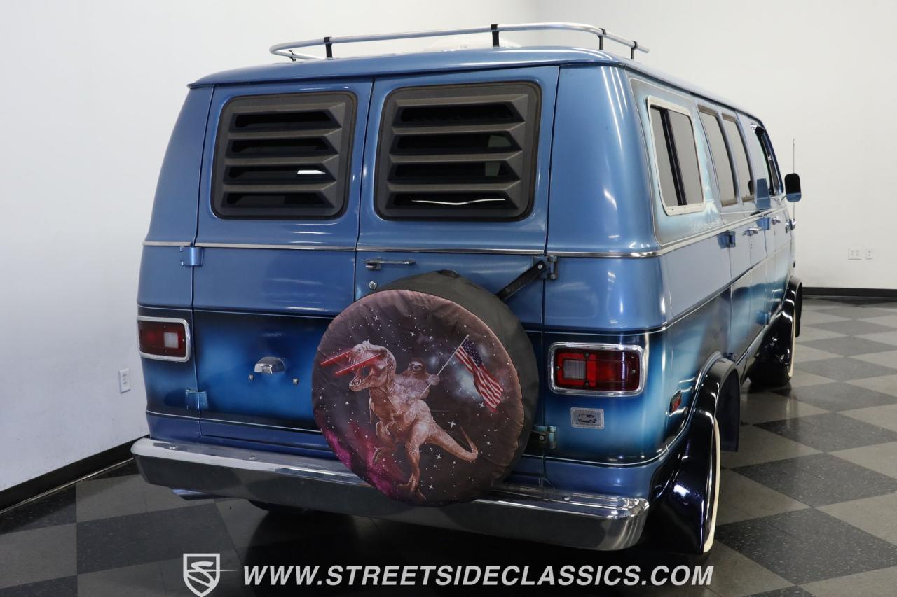1977 Dodge D200 Van