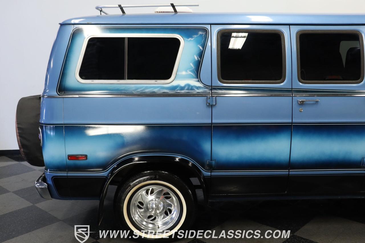 1977 Dodge D200 Van