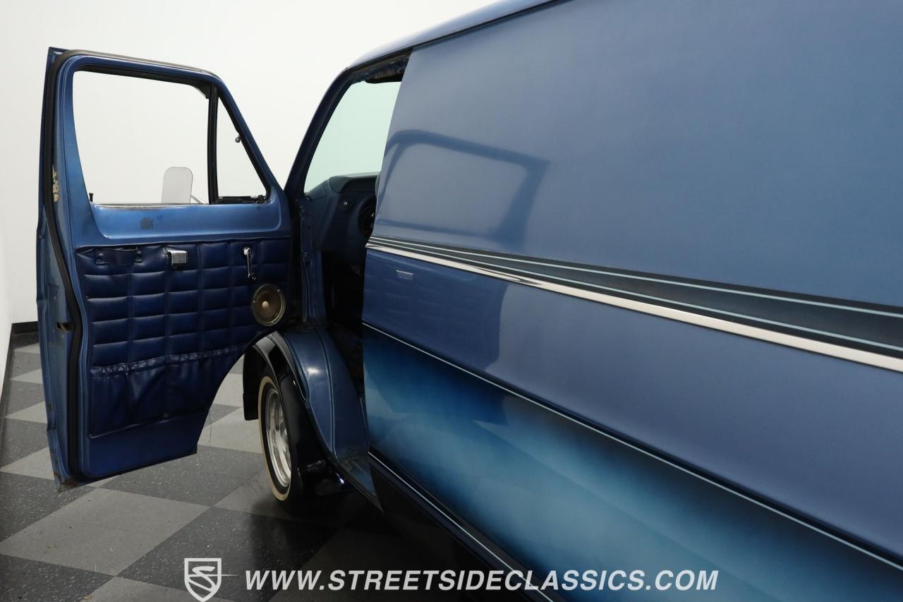 1977 Dodge D200 Van