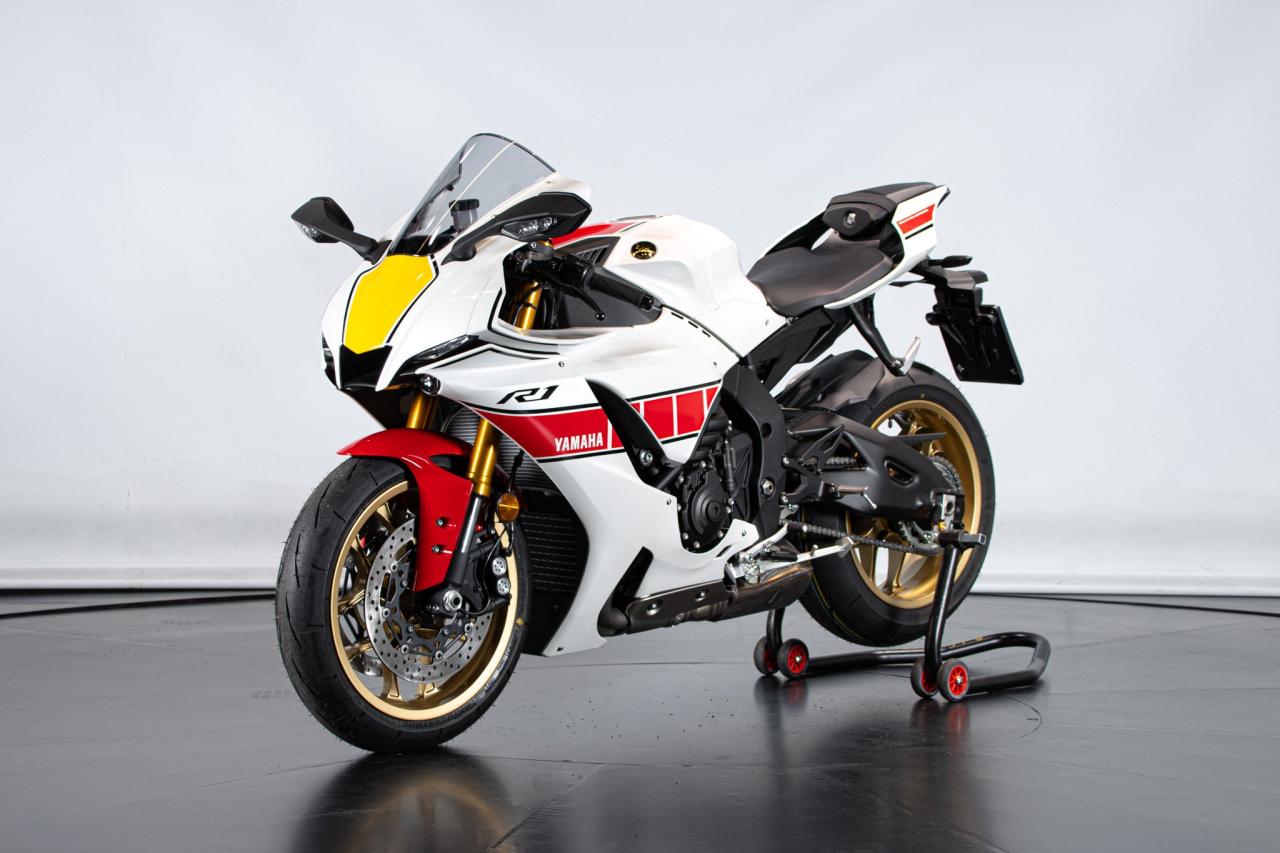 2023 Yamaha R1 60&deg;th ANNIVERSARIO