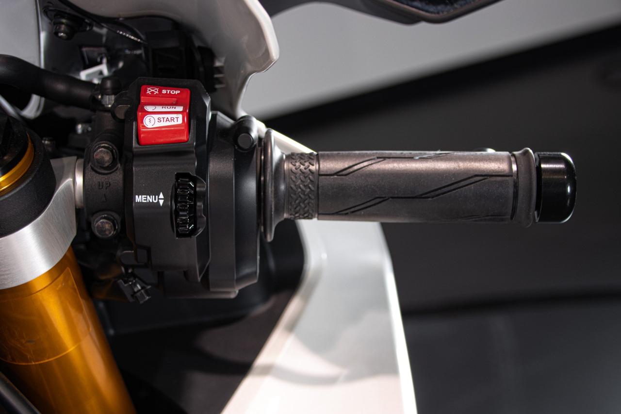 2023 Yamaha R1 60&deg;th ANNIVERSARIO