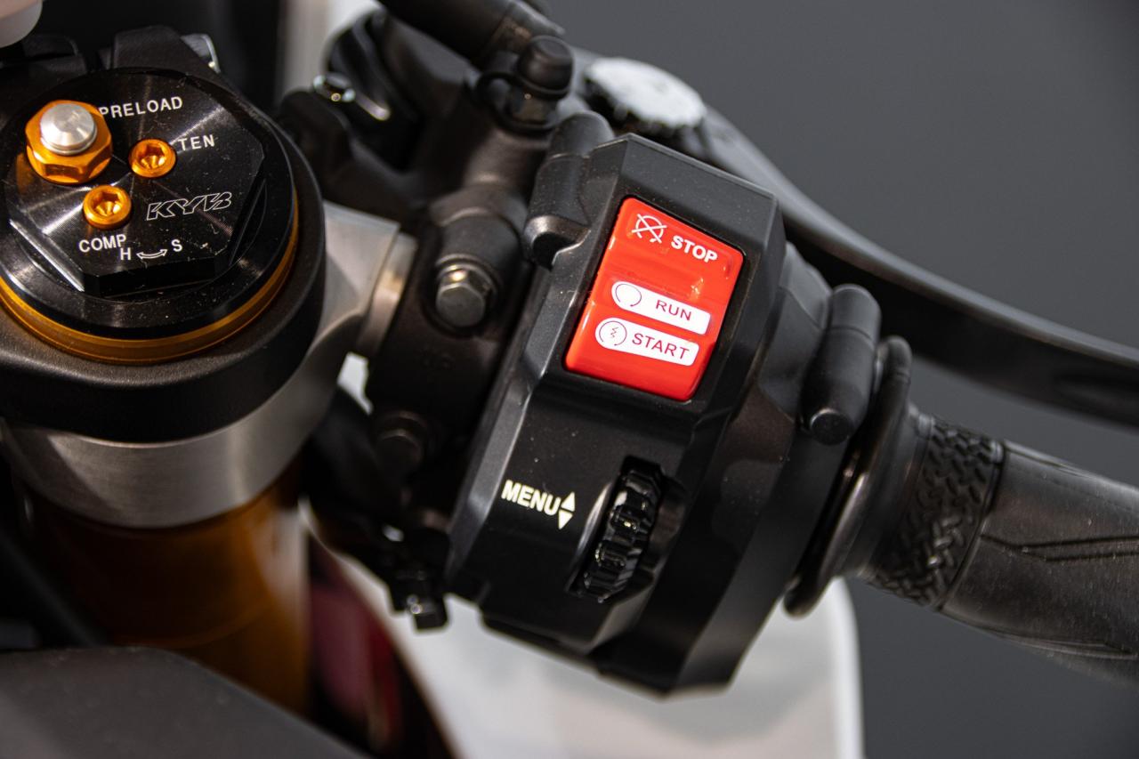 2023 Yamaha R1 60&deg;th ANNIVERSARIO