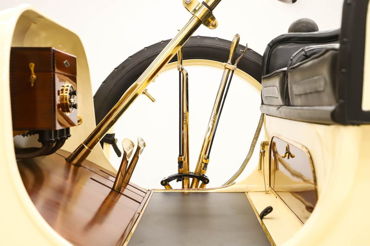 1907 Premier Model 24