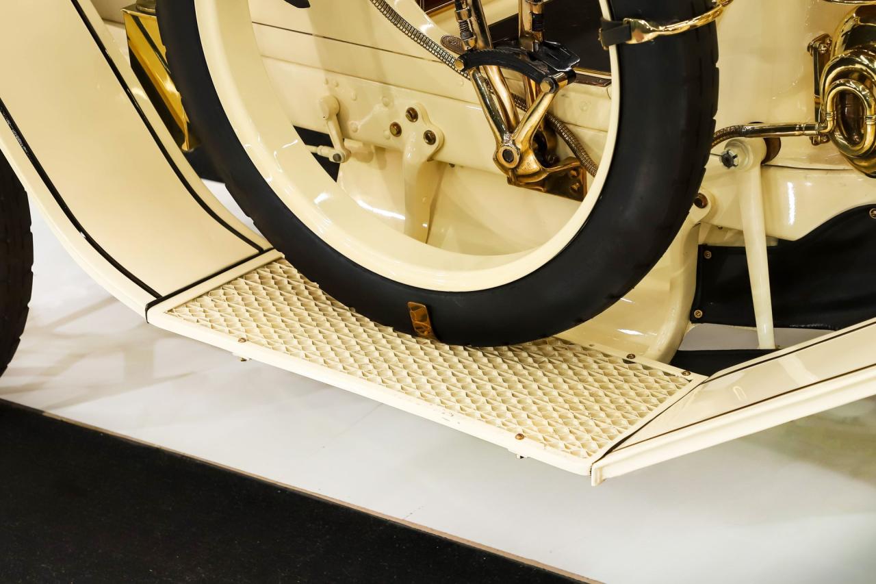 1907 Premier Model 24