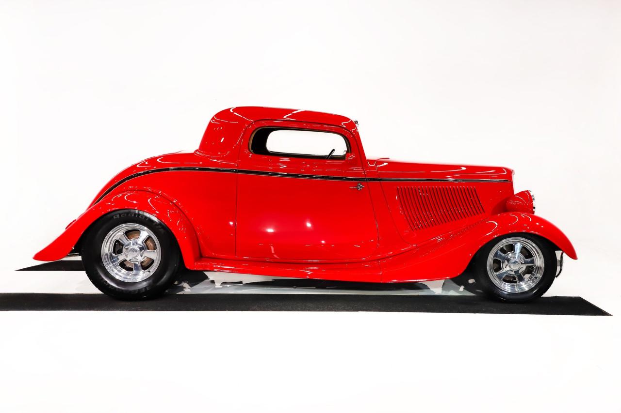 1933 Ford Custom