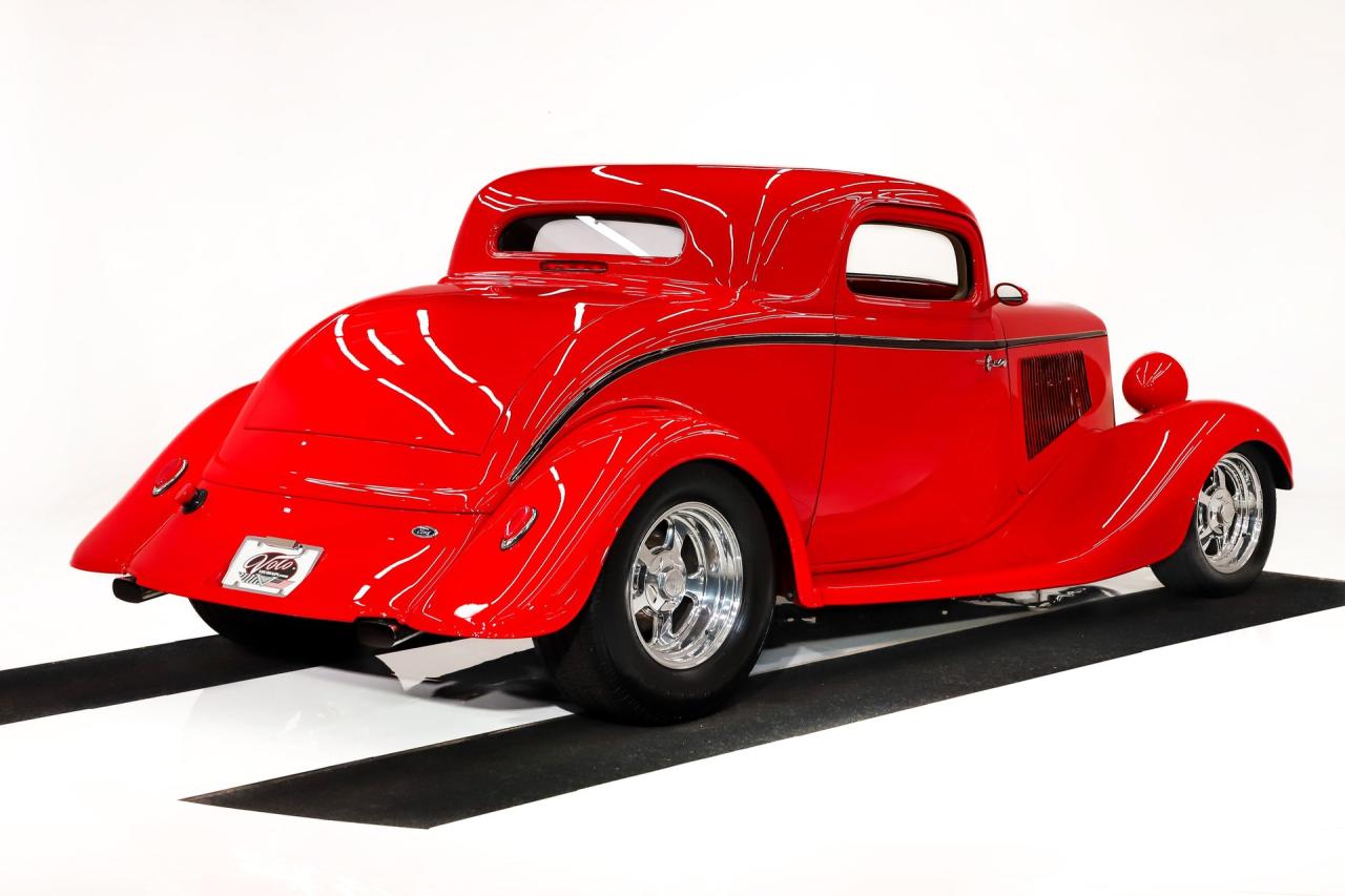 1933 Ford Custom