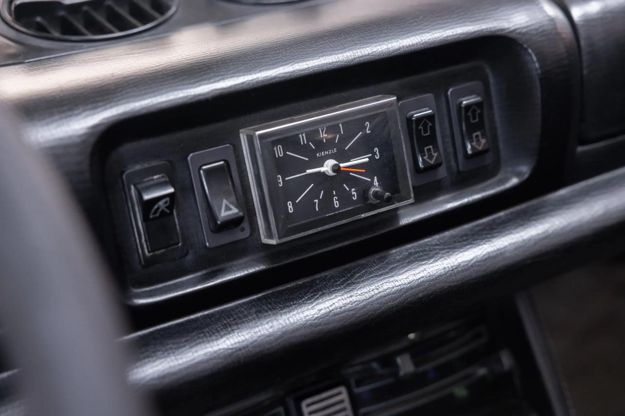 1975 Peugeot 504 Cabriolet 2.7 V6