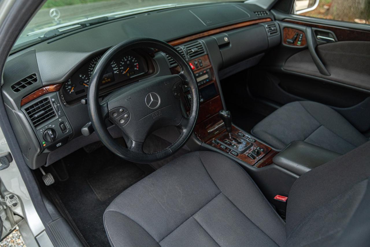 2000 Mercedes - Benz E430 V8