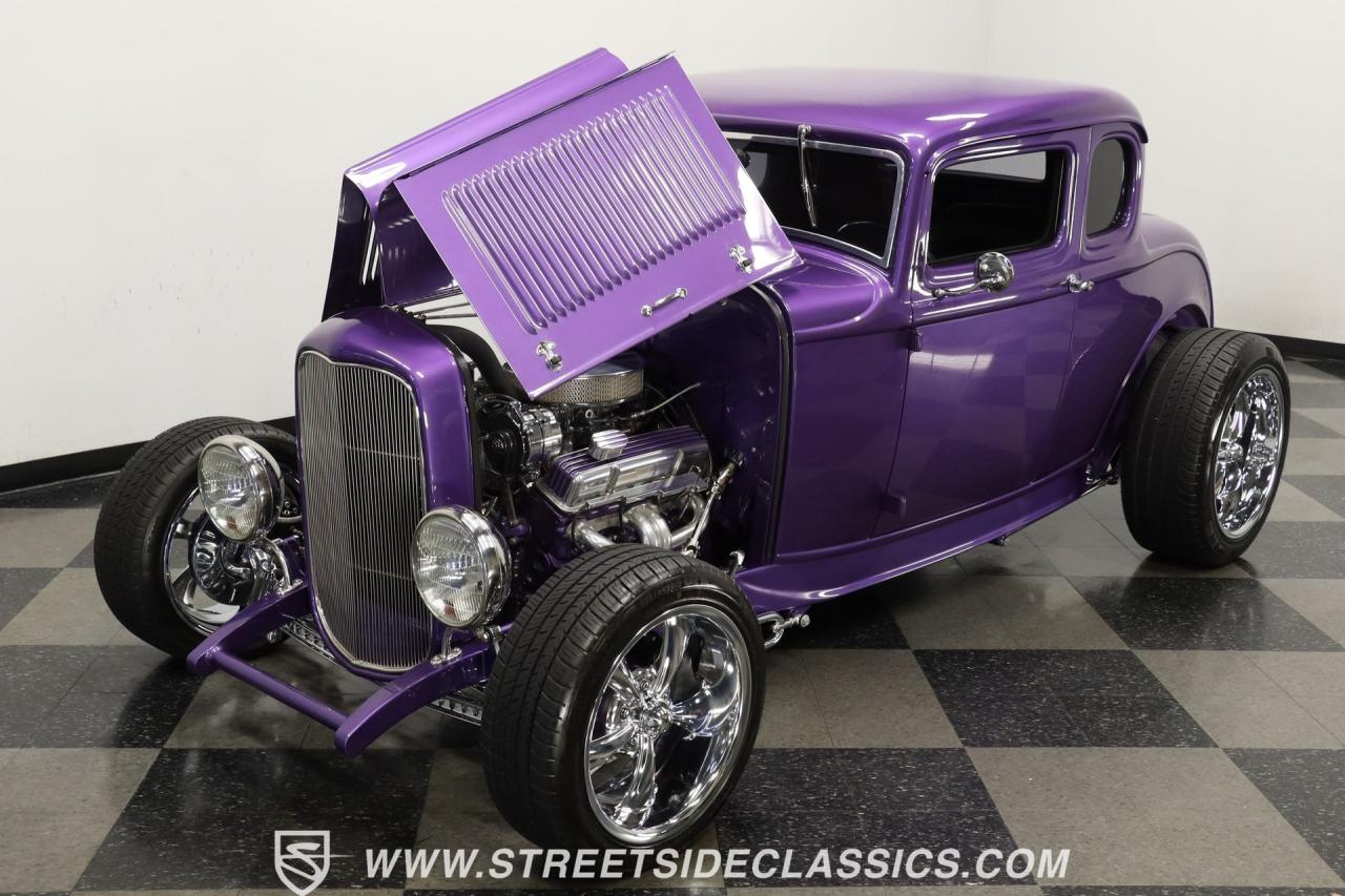 1932 Ford 5-Window Coupe