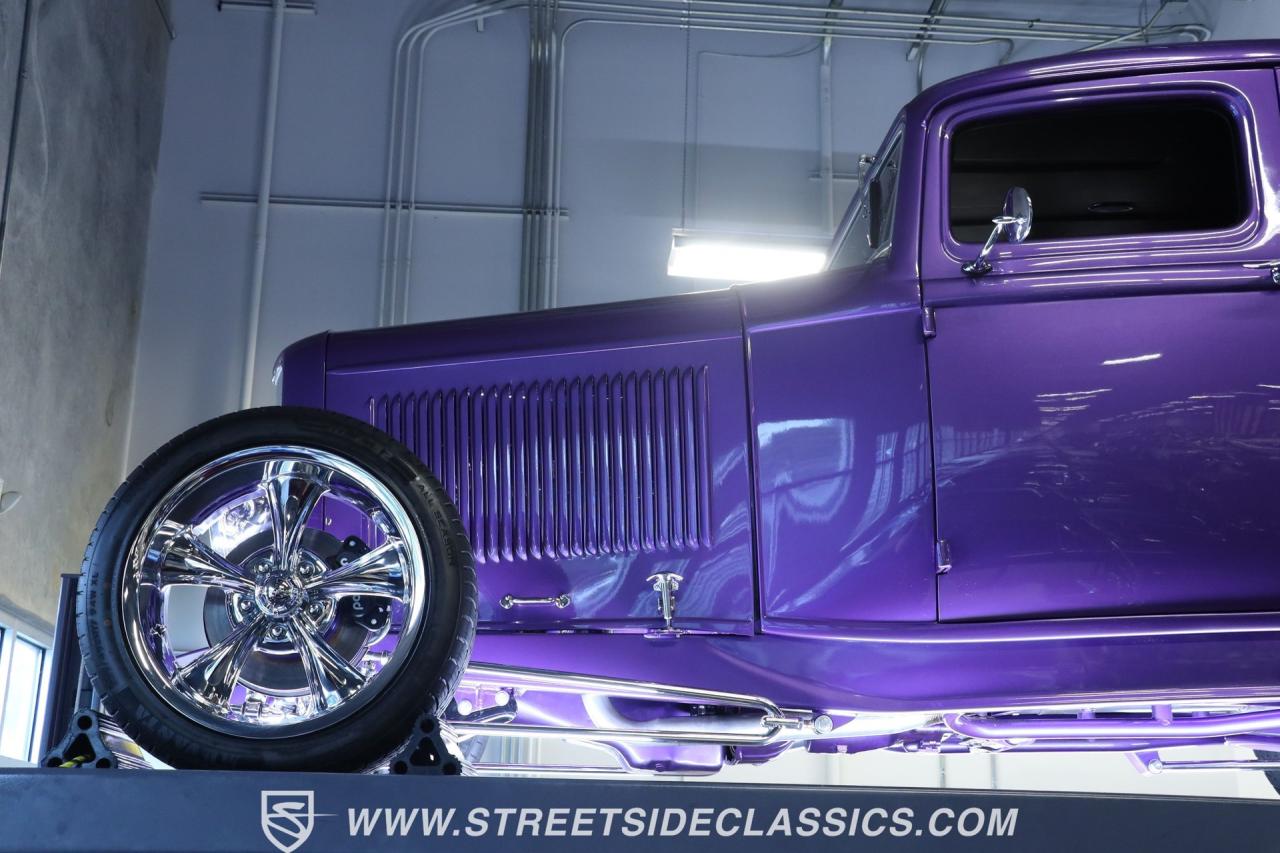 1932 Ford 5-Window Coupe