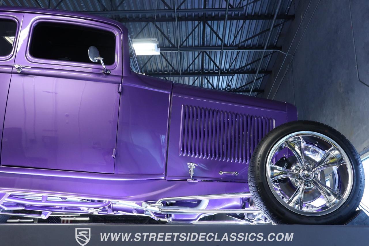 1932 Ford 5-Window Coupe