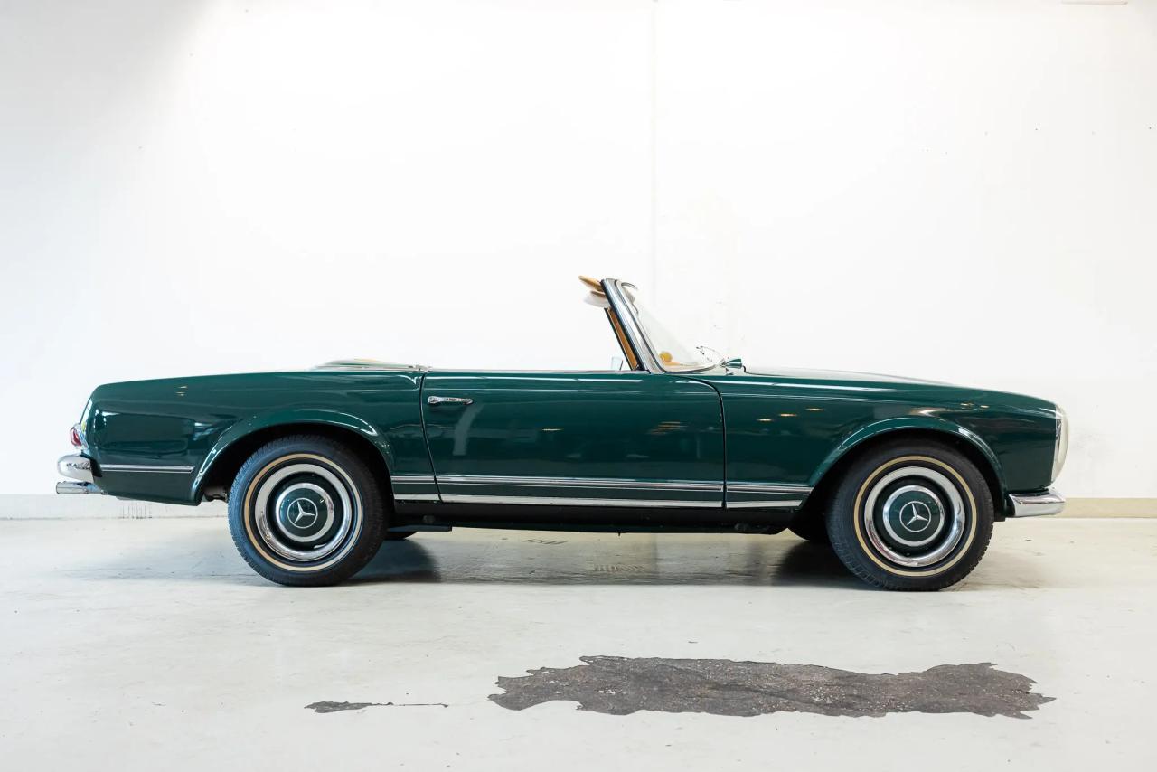 1967 Mercedes - Benz 250 SL &#039;Factory 5 Speed