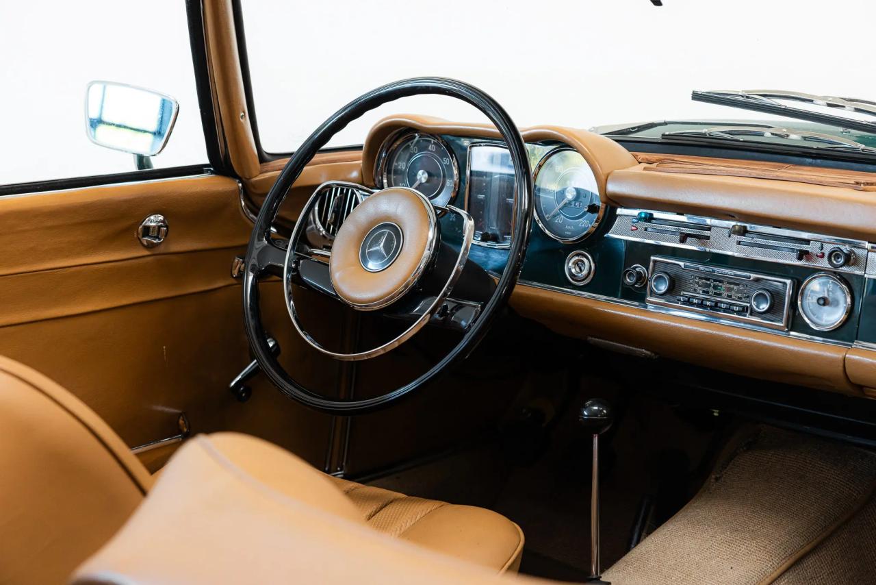 1967 Mercedes - Benz 250 SL &#039;Factory 5 Speed