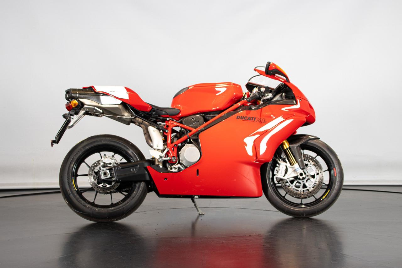 2004 Ducati 749 R
