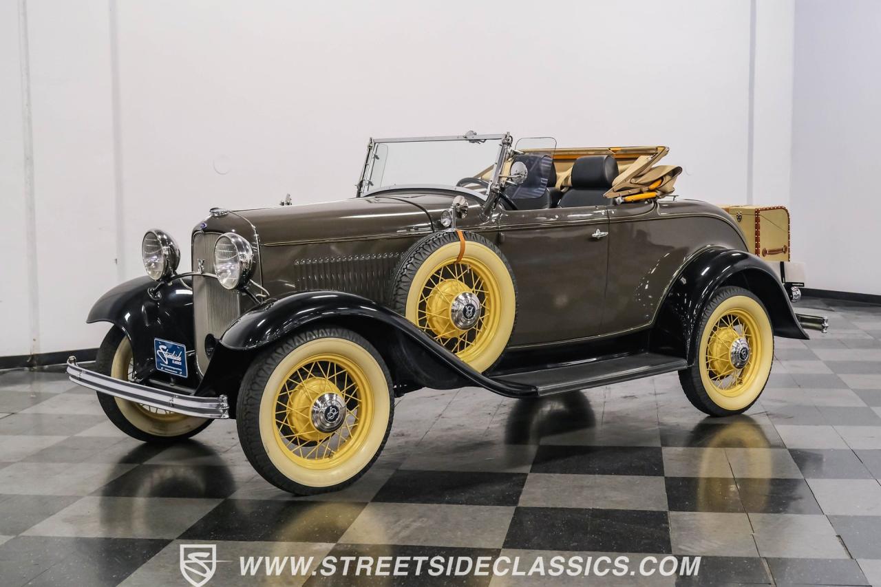 1932 Ford Model 18 V-8 Roadster Deluxe