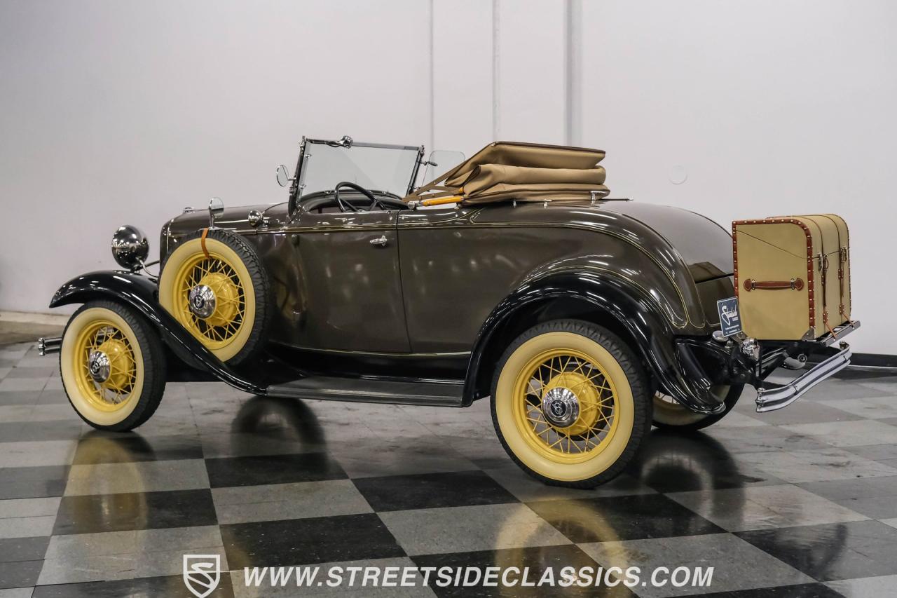 1932 Ford Model 18 V-8 Roadster Deluxe