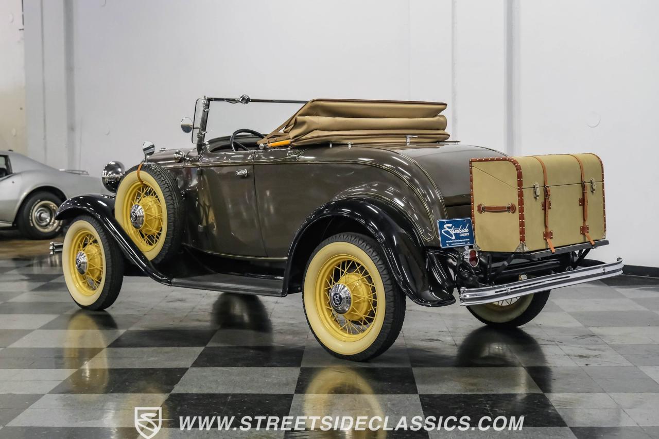 1932 Ford Model 18 V-8 Roadster Deluxe