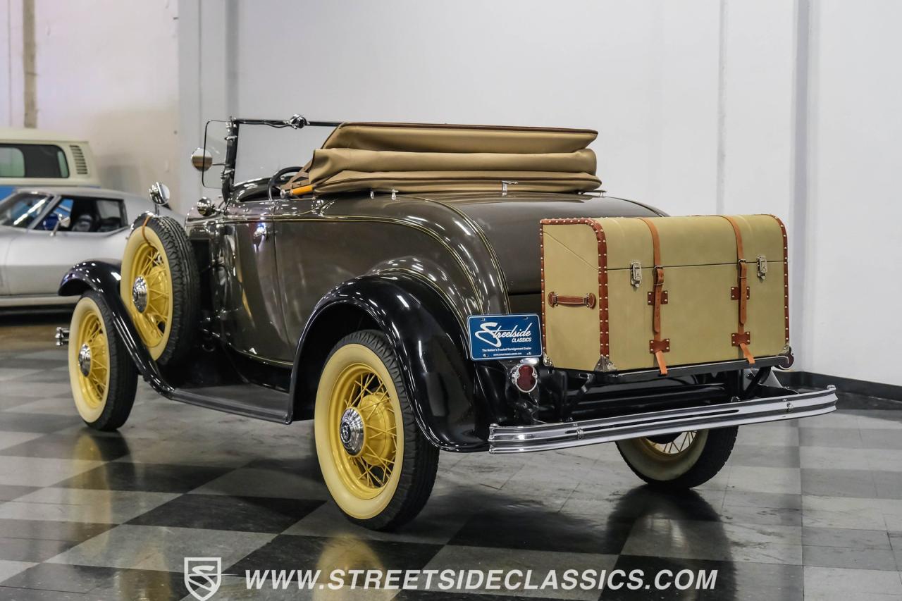 1932 Ford Model 18 V-8 Roadster Deluxe