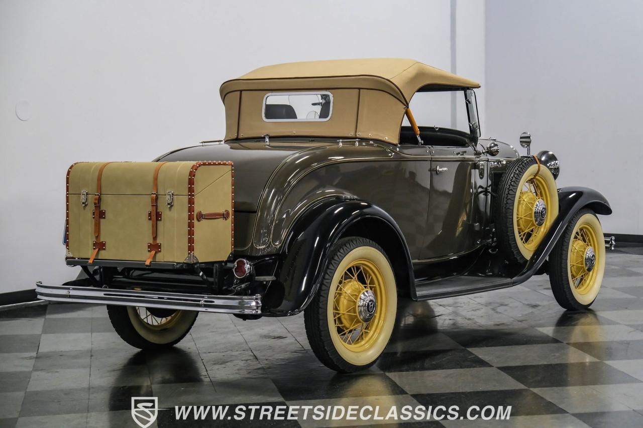 1932 Ford Model 18 V-8 Roadster Deluxe