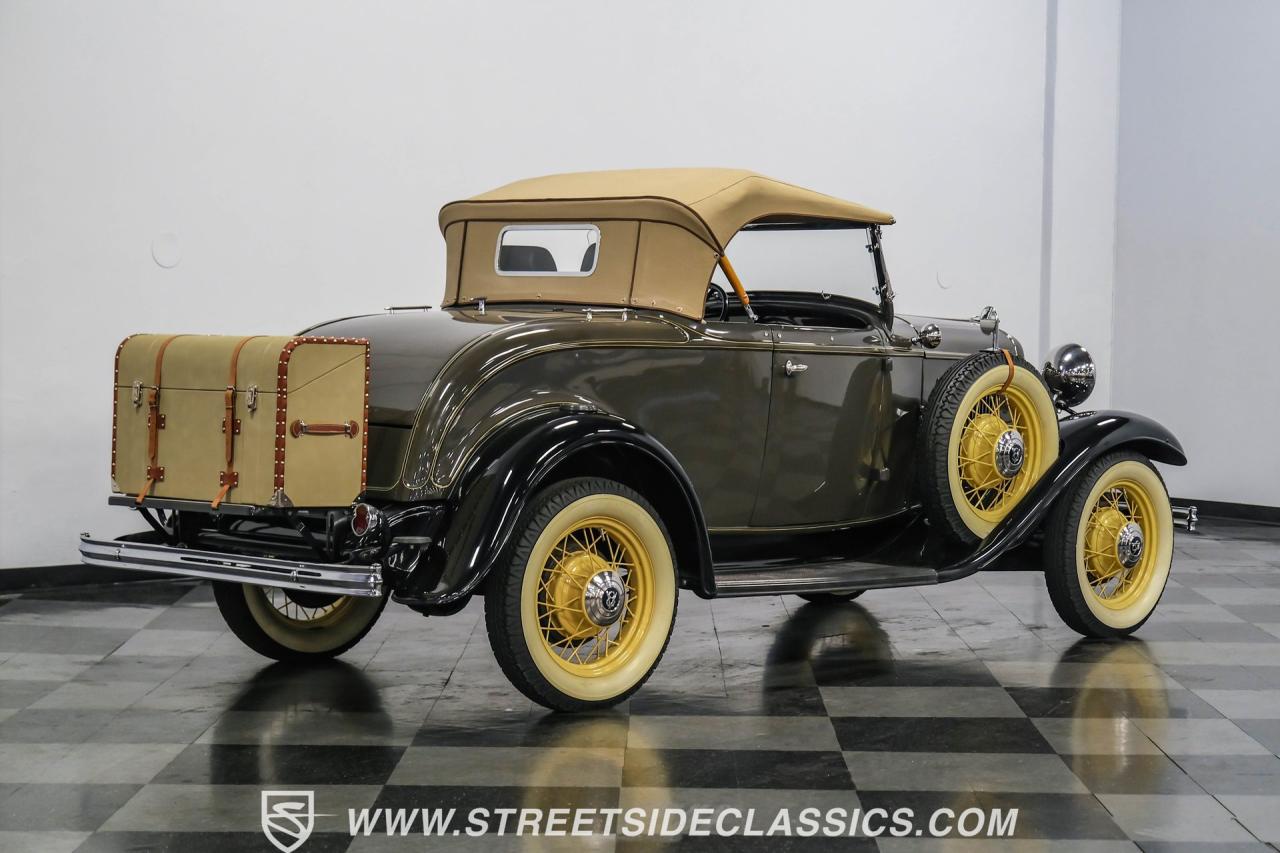 1932 Ford Model 18 V-8 Roadster Deluxe