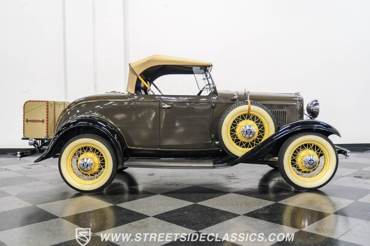 1932 Ford Model 18 V-8 Roadster Deluxe