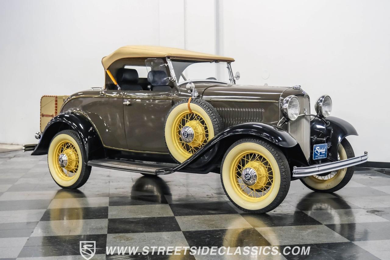 1932 Ford Model 18 V-8 Roadster Deluxe