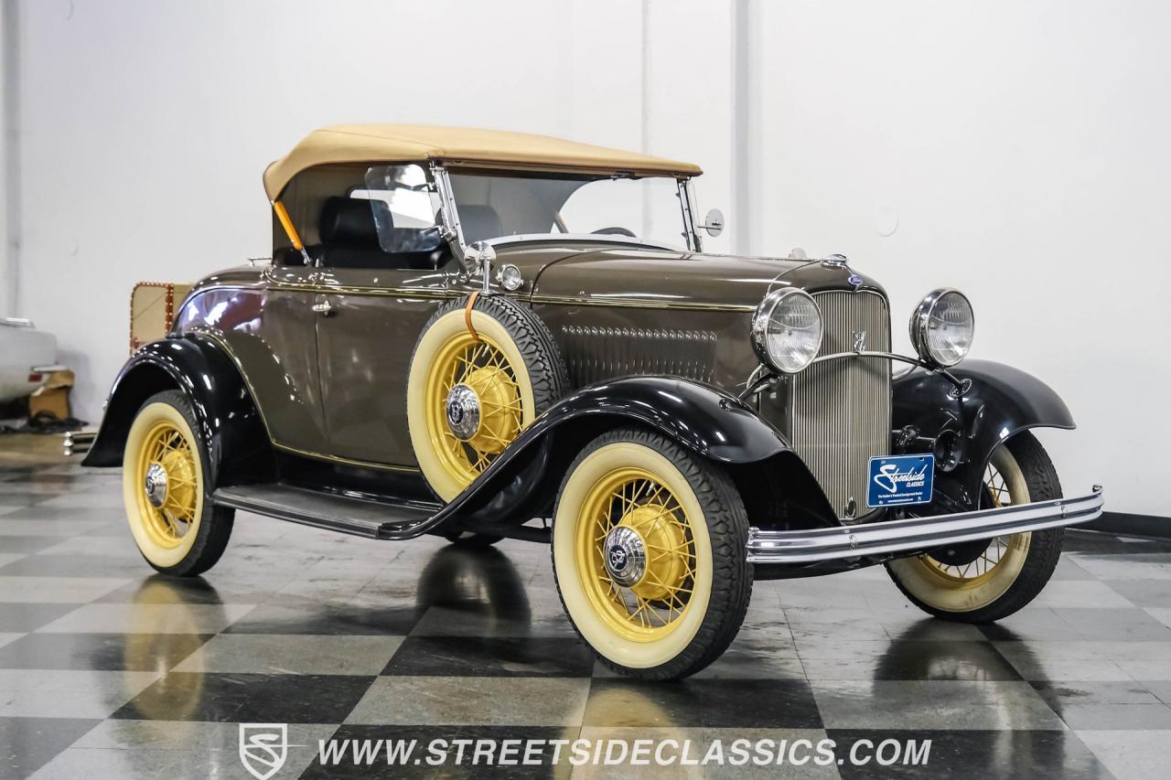 1932 Ford Model 18 V-8 Roadster Deluxe