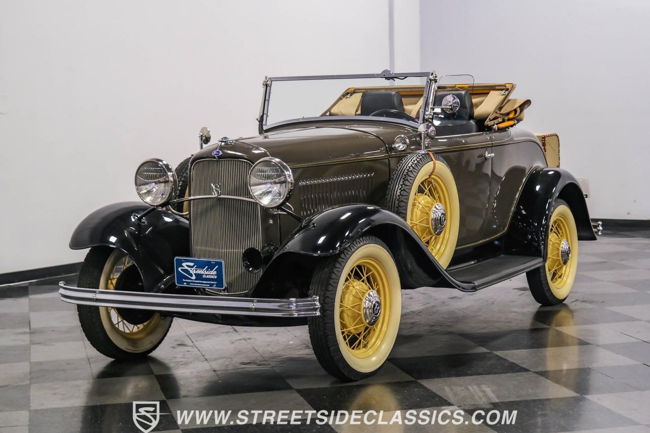 1932 Ford Model 18 V-8 Roadster Deluxe