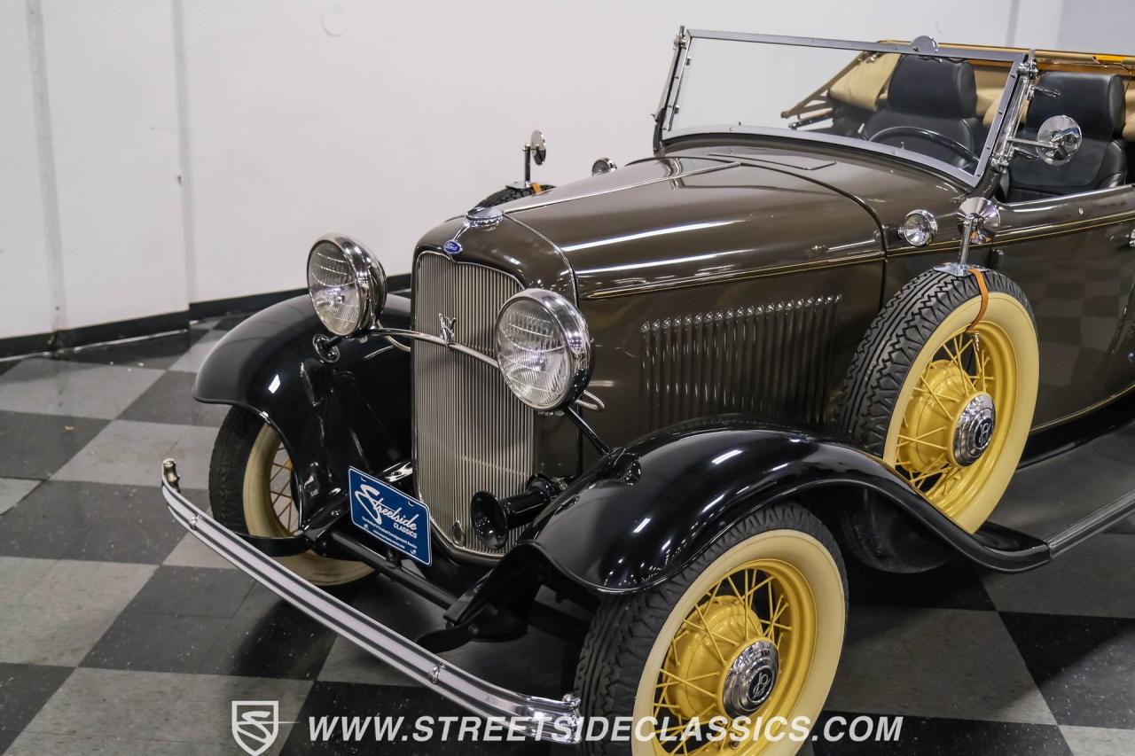 1932 Ford Model 18 V-8 Roadster Deluxe