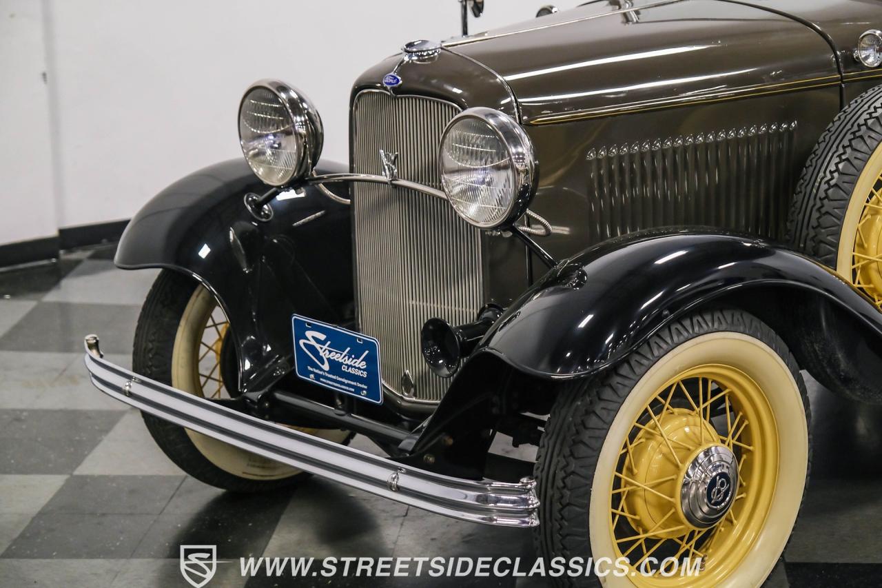 1932 Ford Model 18 V-8 Roadster Deluxe