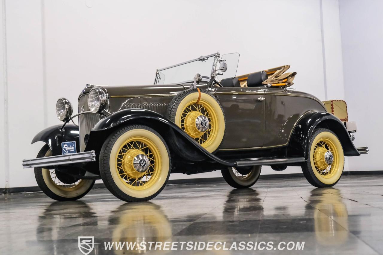 1932 Ford Model 18 V-8 Roadster Deluxe